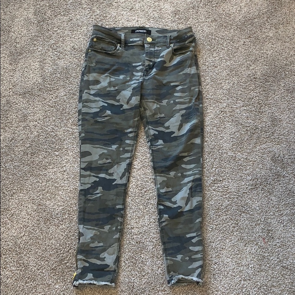 women’s express camo jeans